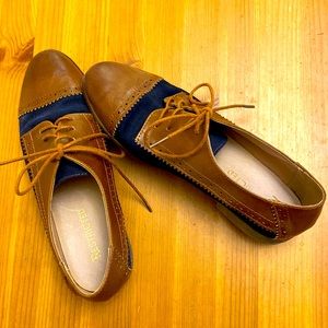 Vintage Restricted navy & tan leather oxfords